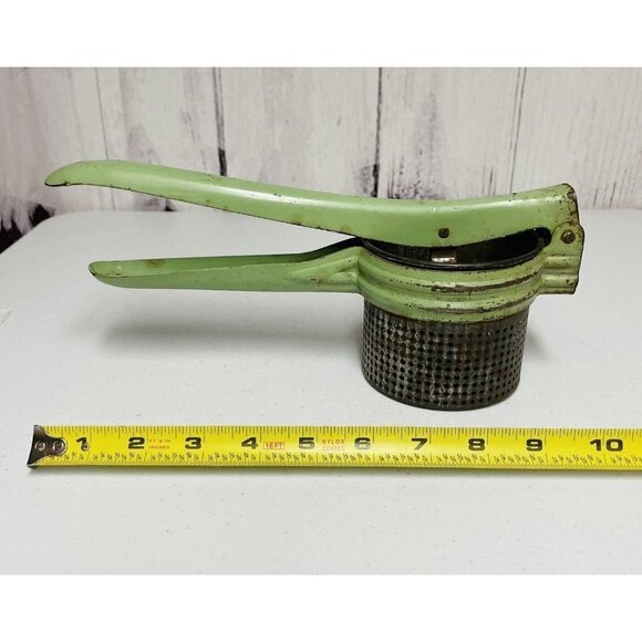 Rustic Vintage Retro Green Steel Handle Potato Masher Ricer Food Press Strainer - Picture 2 of 9